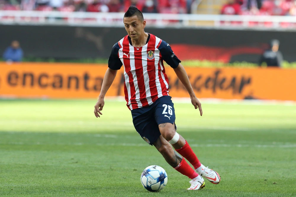 PlayCity-Apuestas-Roberto-Alvarado-Chivas-Liga-MX